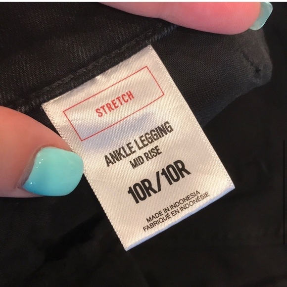 EXPRESS Black Mid Rise Stretch Ankle Jeans - Picture 8 of 8